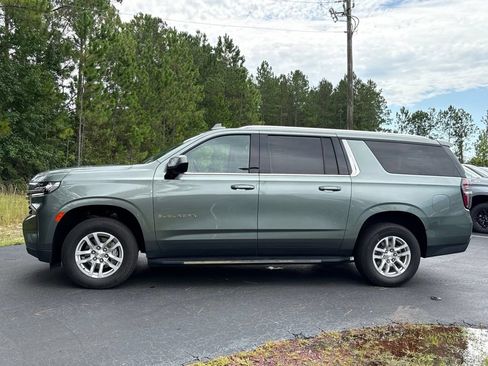 Used 2024 Chevrolet Suburban LT RWD image 8