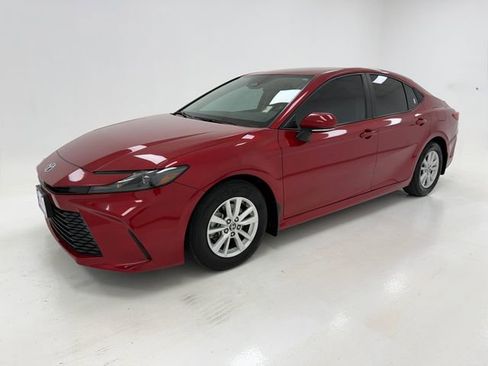 Used 2025 Toyota Camry LE FWD image 5
