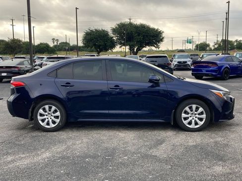 Used 2025 Toyota Corolla LE FWD image 4