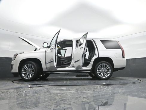 Used 2020 Cadillac Escalade Premium Luxury w/ LPO, Radiant Package image 54