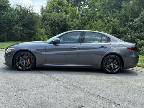Used 2017 Alfa Romeo Giulia Ti w/ TI 19" Sport Package RWD image 4
