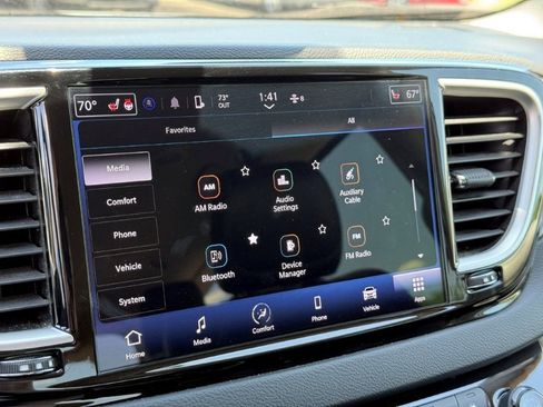 Used 2023 Chrysler Pacifica Touring-L FWD image 29