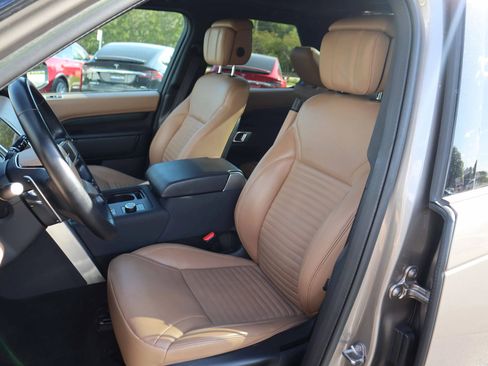 Used 2023 Land Rover Discovery HSE R-Dynamic AWD/4WD image 2