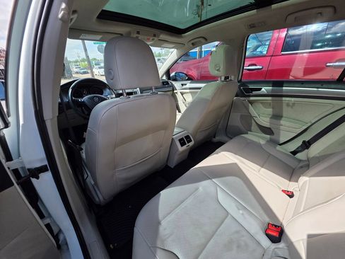 Used 2016 Volkswagen Golf Limited Edition FWD image 9