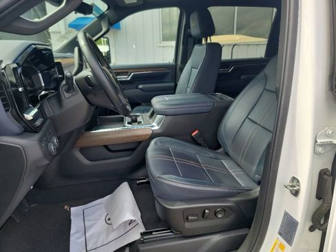 Used 2024 Chevrolet Silverado 2500 High Country w/ High Country Premium Package AWD/4WD image 10