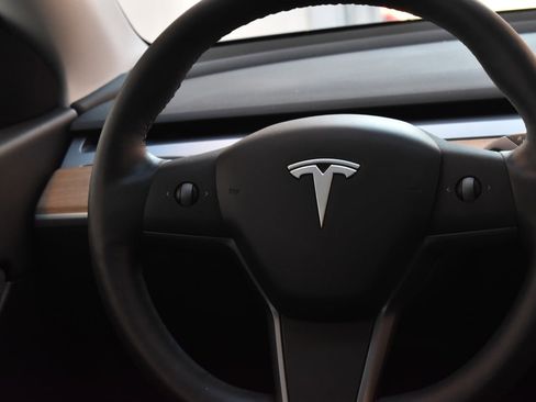 Used 2021 Tesla Model Y Long Range image 26