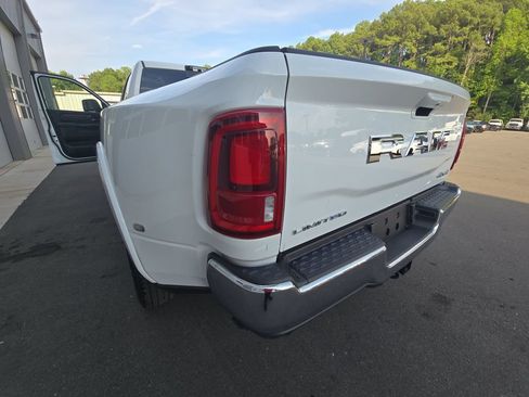 New 2026 RAM 3500 Limited AWD/4WD image 34