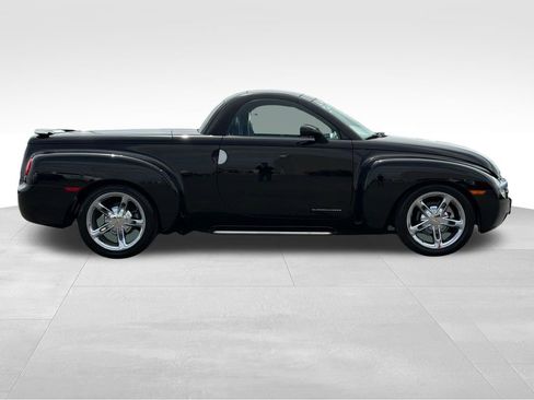 Used 2005 Chevrolet SSR w/ Preferred Equipment Group RWD image 19