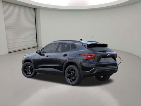 New 2026 Chevrolet Trax LT w/ Driver Confidence Package FWD image 3