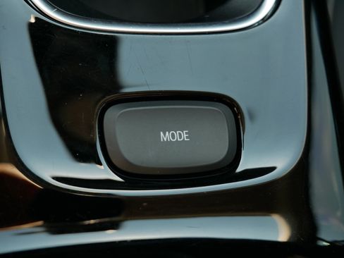 Used 2023 Buick Envision Avenir AWD/4WD image 32