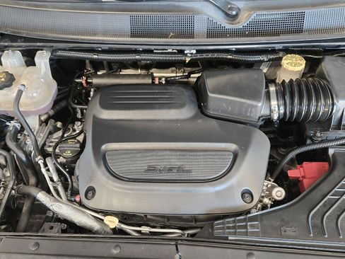 Used 2019 Chrysler Pacifica L FWD image 9