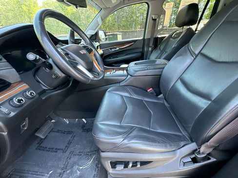 Used 2017 Cadillac Escalade Premium Luxury AWD/4WD image 13