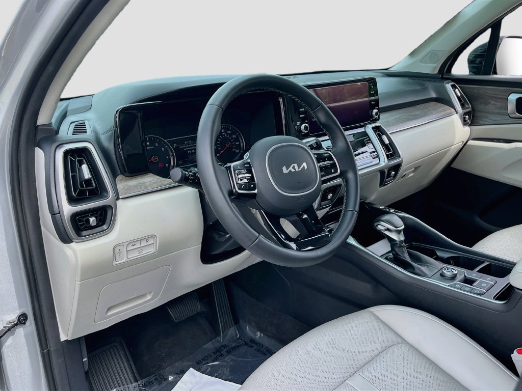 Used 2022 Kia Sorento EX w/ Panoramic Sunroof Package FWD image 9