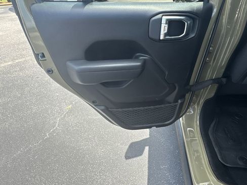 Used 2025 Jeep Gladiator Sport AWD/4WD image 21