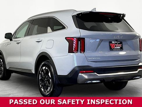 Certified 2025 Kia Sorento S w/ Panoramic Sunroof Package AWD/4WD image 4