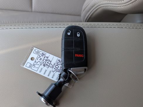 Used 2022 Jeep Grand Cherokee Laredo E AWD/4WD image 35