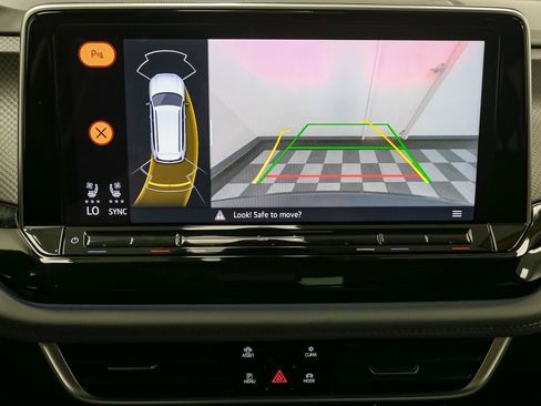 Certified 2025 Volkswagen Atlas Peak Edition SE AWD/4WD image 34