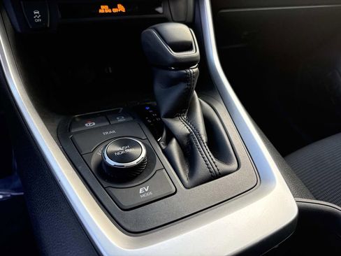 Used 2025 Toyota RAV4 LE image 33