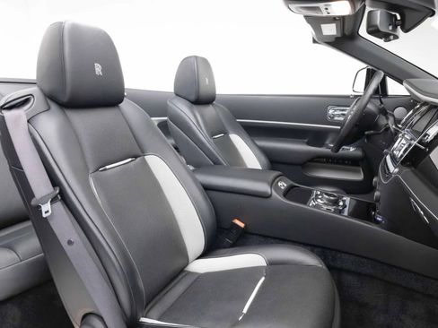Used 2019 Rolls-Royce Dawn RWD image 4