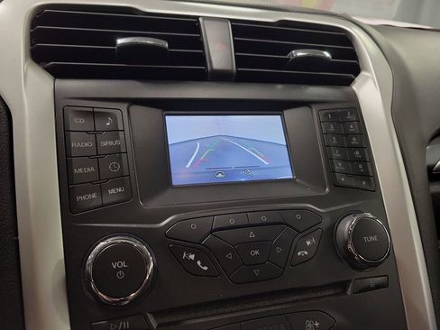 Used 2016 Ford Fusion SE image 17