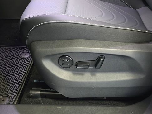 New 2026 Volkswagen Tiguan SE image 22