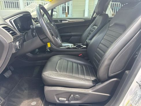 Used 2014 Ford Fusion SE w/ Equipment Group 202A FWD image 29