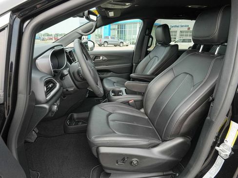 Used 2026 Chrysler Pacifica Select FWD image 17