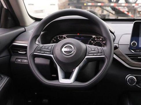 Used 2025 Nissan Altima 2.5 SV image 21