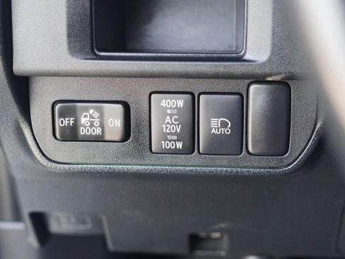 Used 2019 Toyota Tacoma TRD Sport w/ Technology Package AWD/4WD image 18