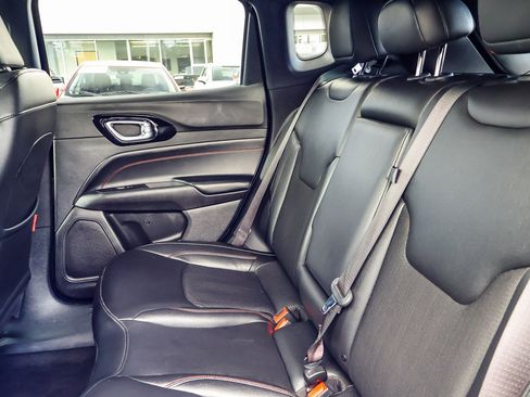 Used 2024 Jeep Compass Trailhawk image 14