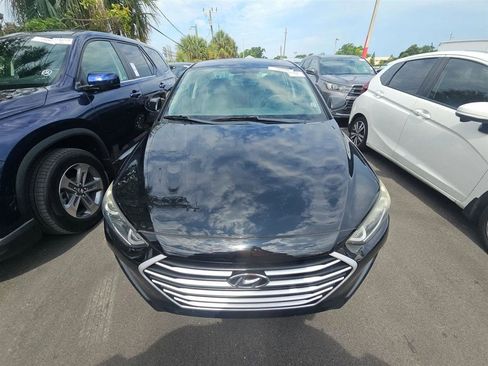 Used 2017 Hyundai Elantra SE FWD image 2
