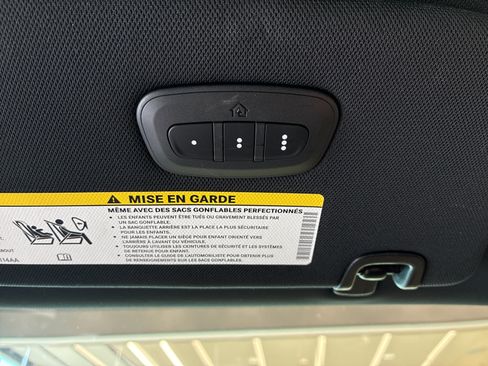 Certified 2025 Chrysler Pacifica Select FWD image 33
