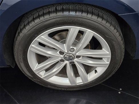 Used 2019 Volkswagen Passat 2.0T Wolfsburg w/ Wheels & Sunroof Package image 11