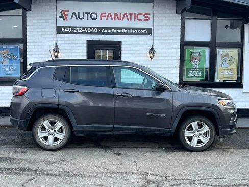 Used 2022 Jeep Compass Latitude image 1