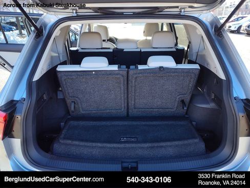 Used 2021 Volkswagen Tiguan SE w/ Panoramic Sunroof Package image 14