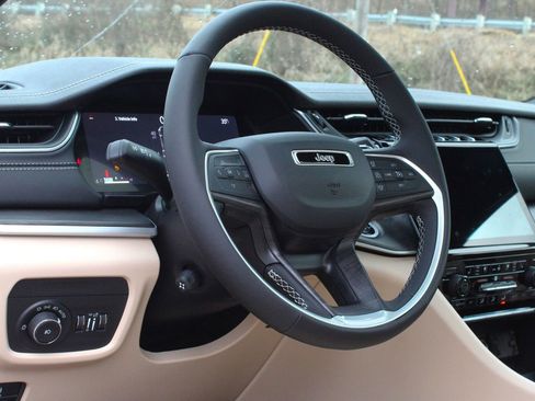 New 2025 Jeep Grand Cherokee L Limited image 13