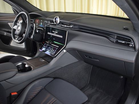 New 2025 Maserati Grecale Folgore image 27