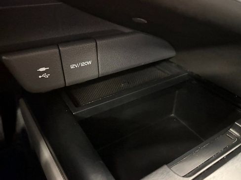 Used 2018 Toyota Camry XLE image 15