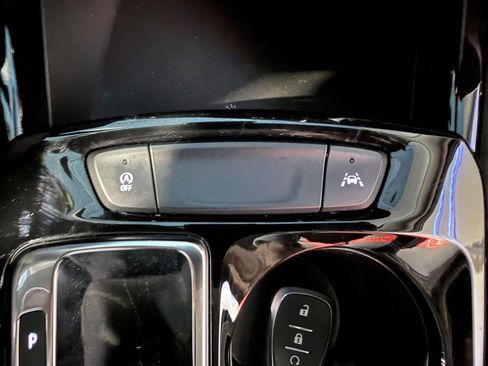 Used 2025 Chevrolet Trax LT w/ LT Convenience Package image 26