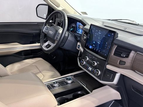 Used 2022 Ford Expedition Max Limited image 13