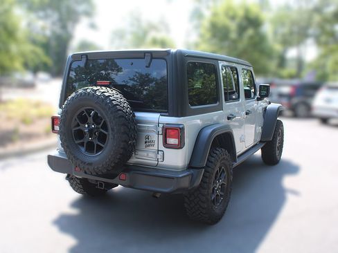 Used 2024 Jeep Wrangler Unlimited Sport AWD/4WD image 11