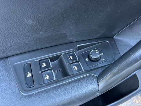 Used 2021 Volkswagen Tiguan SE image 24