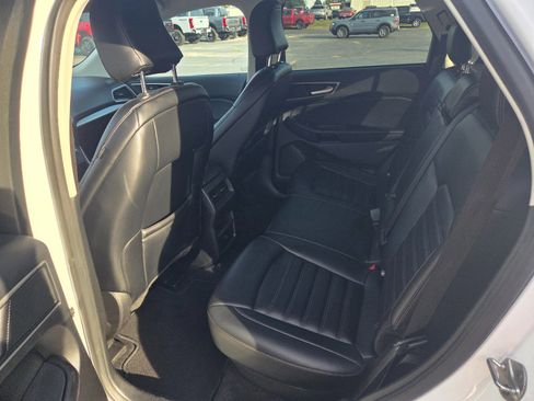 Used 2023 Ford Edge SEL image 17