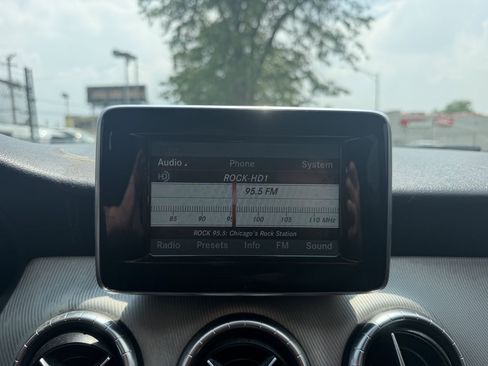 Used 2014 Mercedes-Benz CLA 250 image 32