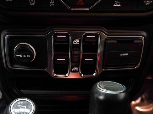 Used 2023 Jeep Gladiator Overland w/ LED Lighting Group image 20