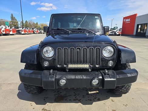 Used 2015 Jeep Wrangler Unlimited Sahara AWD/4WD image 3