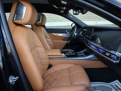 Used 2023 BMW 740i w/ Parking Assistance Package RWD image 30