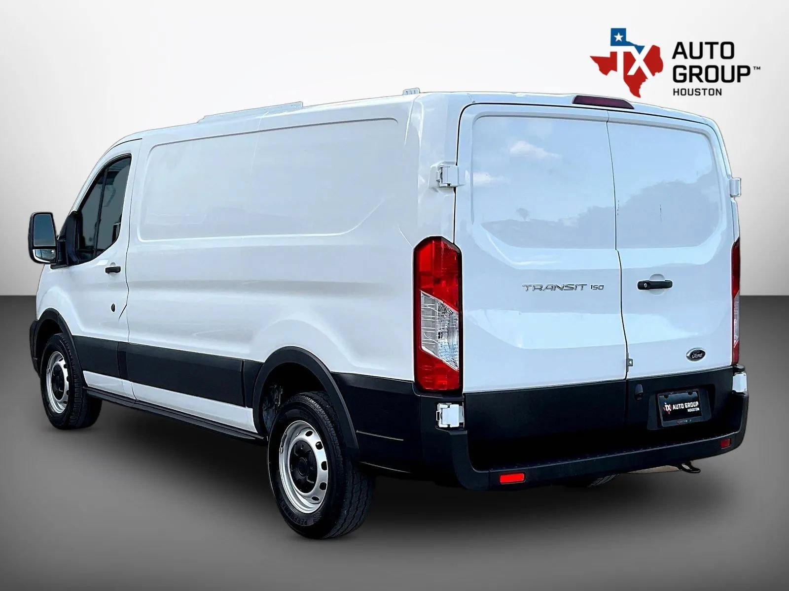 Used 2023 Ford Transit 150 Low Roof RWD image 3