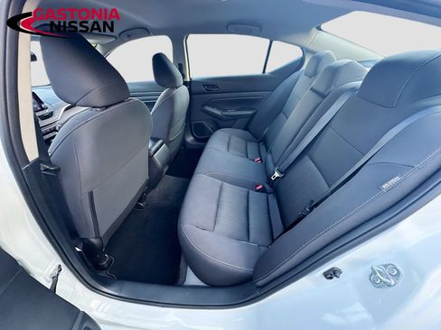 Used 2025 Nissan Altima 2.5 SV FWD image 32