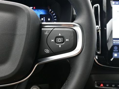 Used 2025 Volvo XC40 B5 Plus AWD/4WD image 24